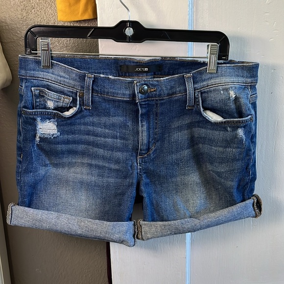 Joe’s Jeans 6” Cuff Denim Shorts Irisa Wash Size 29 Distressed Casual - Picture 13 of 15